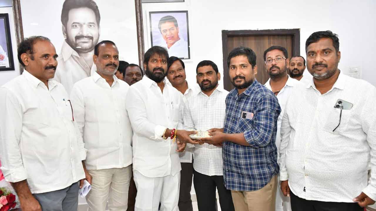 Minister Srinivas Goud | ఔదార్యాన్ని చాటిన మంత్రి శ్రీనివాస్‌ గౌడ్‌..మెడికల్ విద్యార్థికి కాలేజీ ఫీజు చెల్లింపు