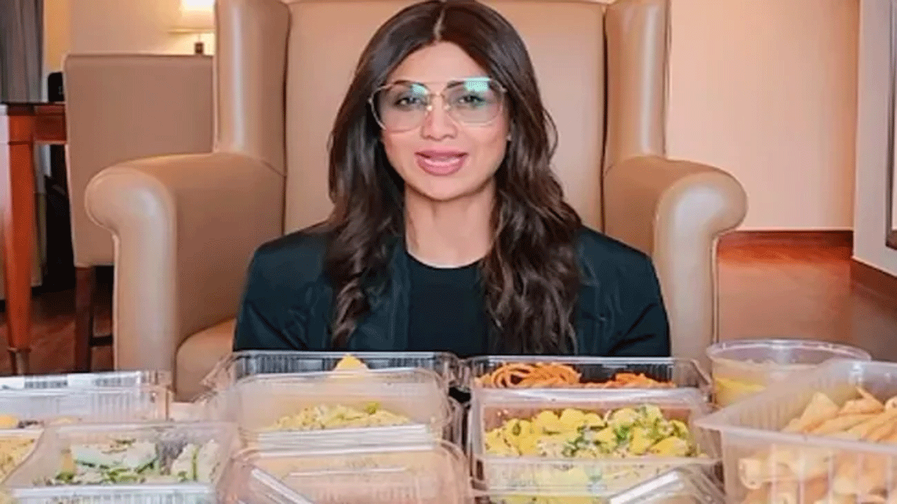 Viral Video | గుజ‌రాతీ స్నాక్స్‌ను ఎంజాయ్ చేసిన శిల్పా శెట్టి