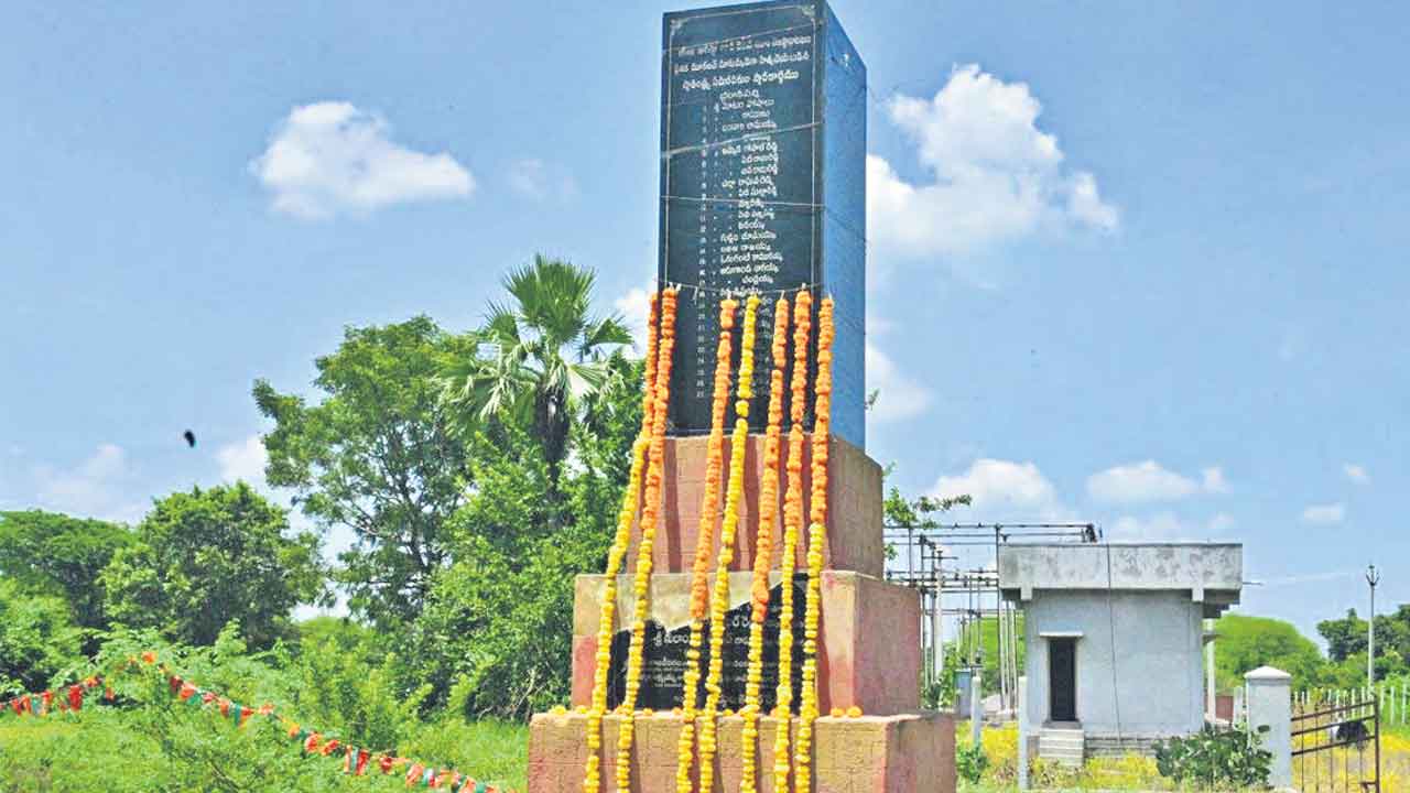 నెత్తురు చిందిన గడ్డ.. పోరాటాలకు పురిటిగడ్డ