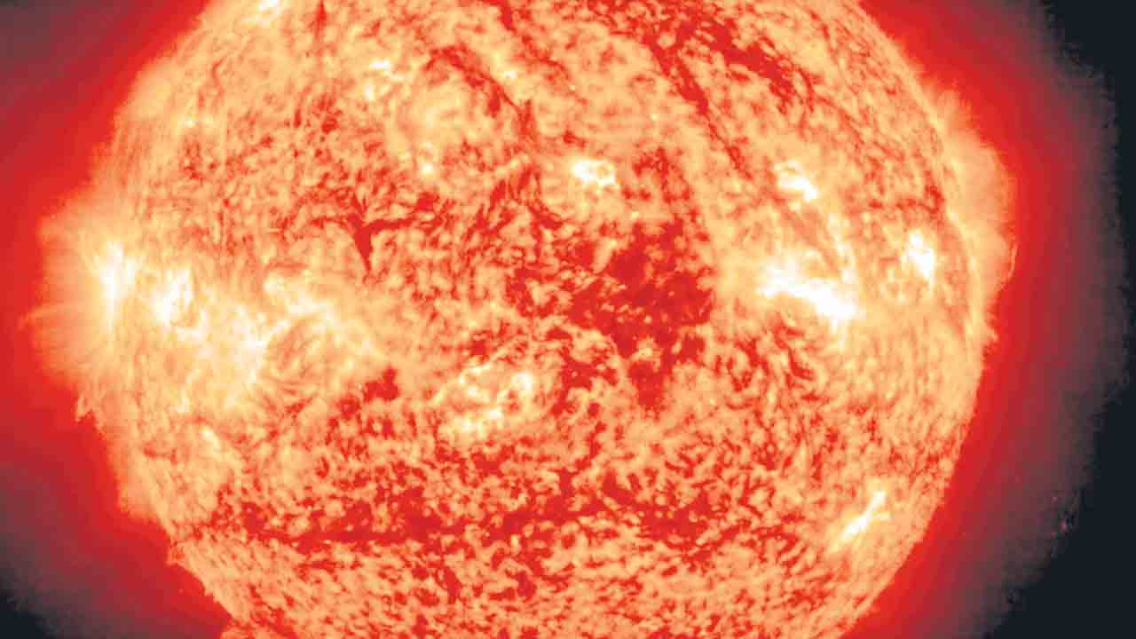 సూర్యుడి గుట్టూ విప్పుతాం