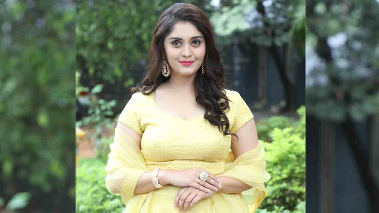 Surbhi | భూతాల బంగ్లా వినోదం