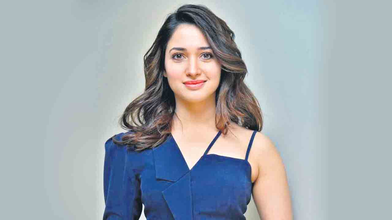 Tamannaah Bhatia | తన ఏజ్‌పై సెన్సేషనల్‌ కామెంట్స్‌ చేసిన తమన్నా