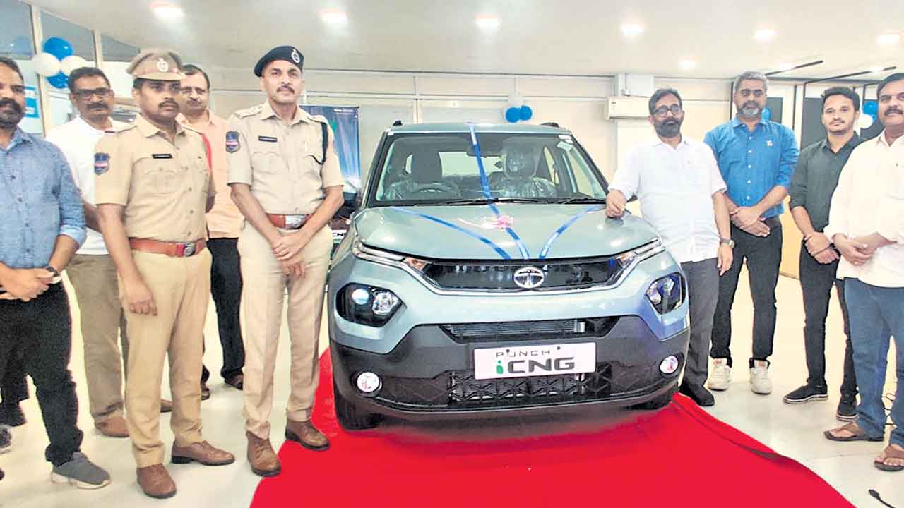 కుషాయిగూడలో టాటా పంచ్‌ ఐసీఎన్‌జీ కారు విడుదల
