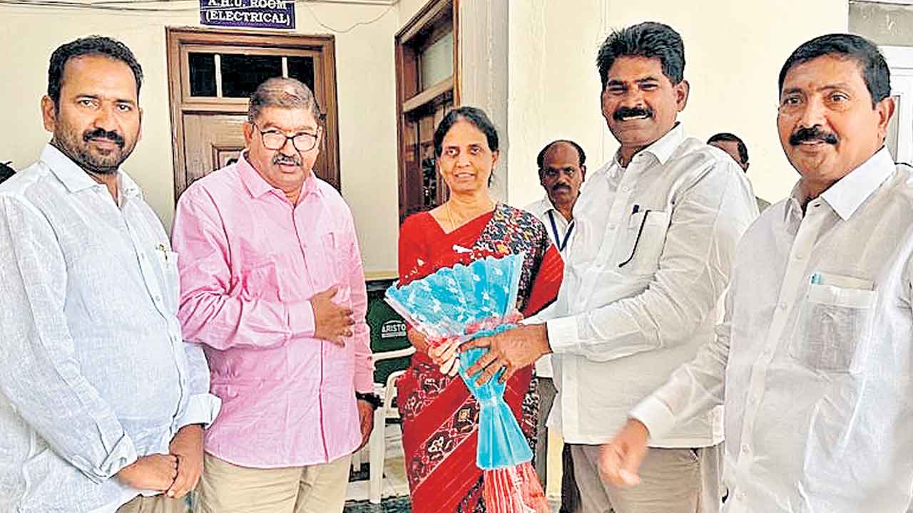 టీచర్ల బదిలీలకు లైన్‌ క్లియర్‌