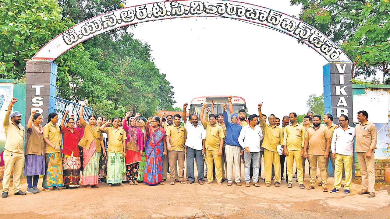 గవర్నర్‌ వైఖరిపై  గరం గరం