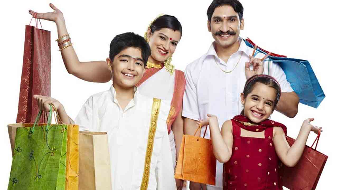 షాపింగ్‌ మాల్స్‌లో శ్రావణ సందడి