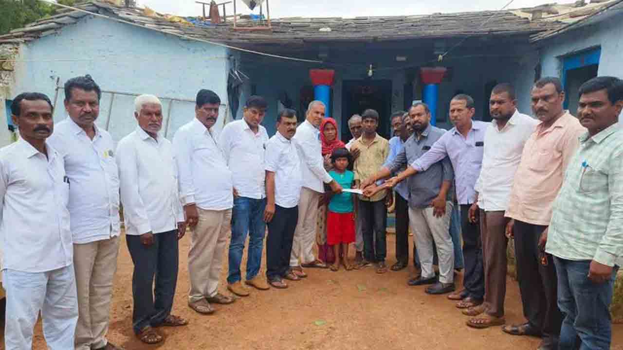 Delhi Vasanth | సహృదయతను చాటుకున్న ఢిల్లీ వసంత్‌..అనాథలుగా మారి చిన్నారులకు ఆర్థిక సాయం