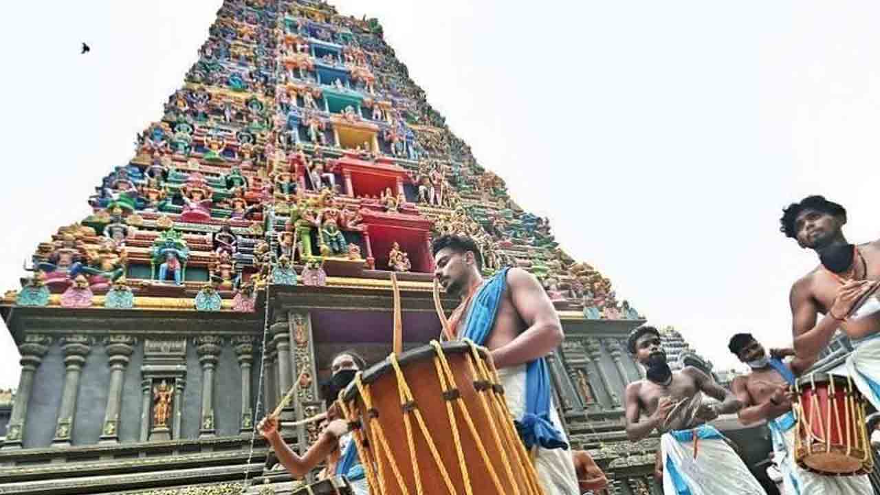 కనకదుర్గమ్మ భక్తులకు ఇక కుంకుమ ప్రసాదం