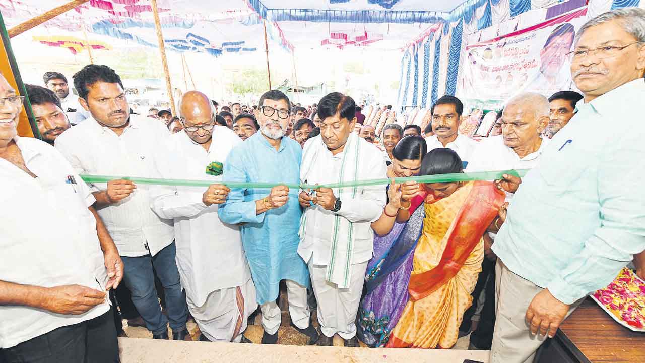 సొసైటీల బలోపేతంతోనే కార్పొరేట్లకు అడ్డుకట్ట