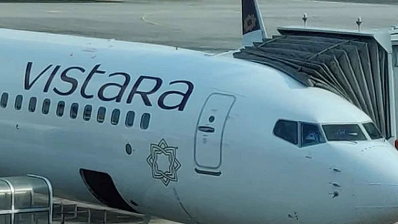 Delhi Airport: ఒకేసారి రెండు విమానాల‌కు టేకాఫ్‌, ల్యాండింగ్ క్లియ‌రెన్స్‌..  ఢిల్లీ విమానాశ్ర‌యంలో త‌ప్పిన పెను ప్ర‌మాదం