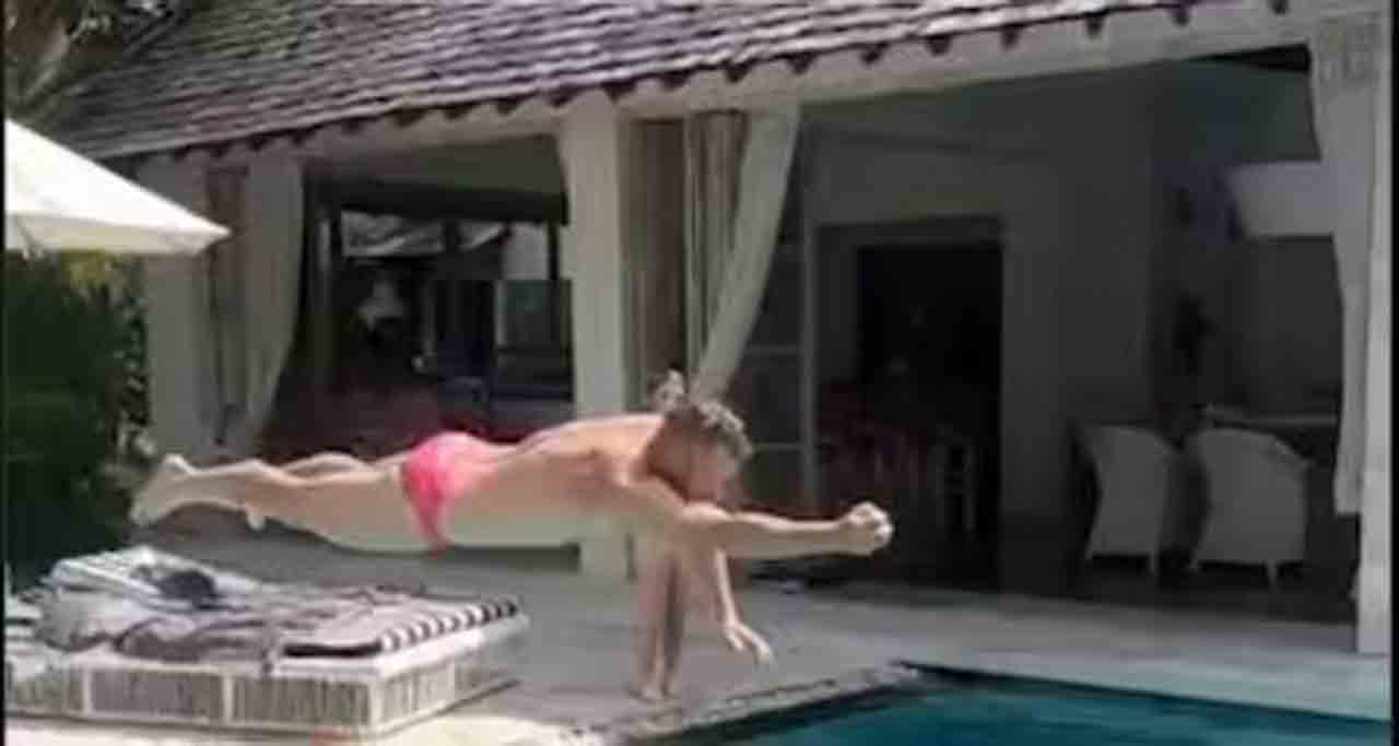 David Warner | స్విమ్మింగ్ పూల్‌లో డైవ్ చేస్తూ.. ఒంటిచేత్తో క్యాచ్ ప‌ట్టిన‌ వార్న‌ర్.. వీడియో చూశారా..!