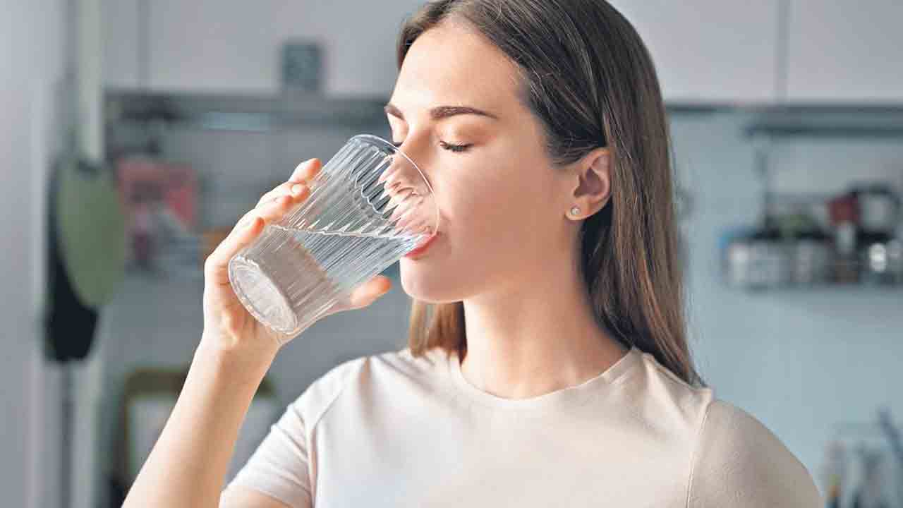 నీళ్ల గ్లాసుల లెక్క తప్పు?