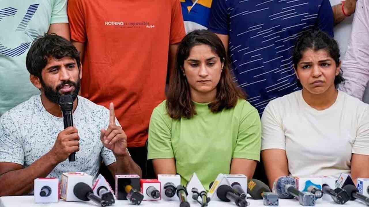 WFI Elections | రెజ్లింగ్ ఫెడ‌రేష‌న్ ఎన్నిక‌ల‌పై హైకోర్టు స్టే.. కార‌ణం ఏంటంటే..?