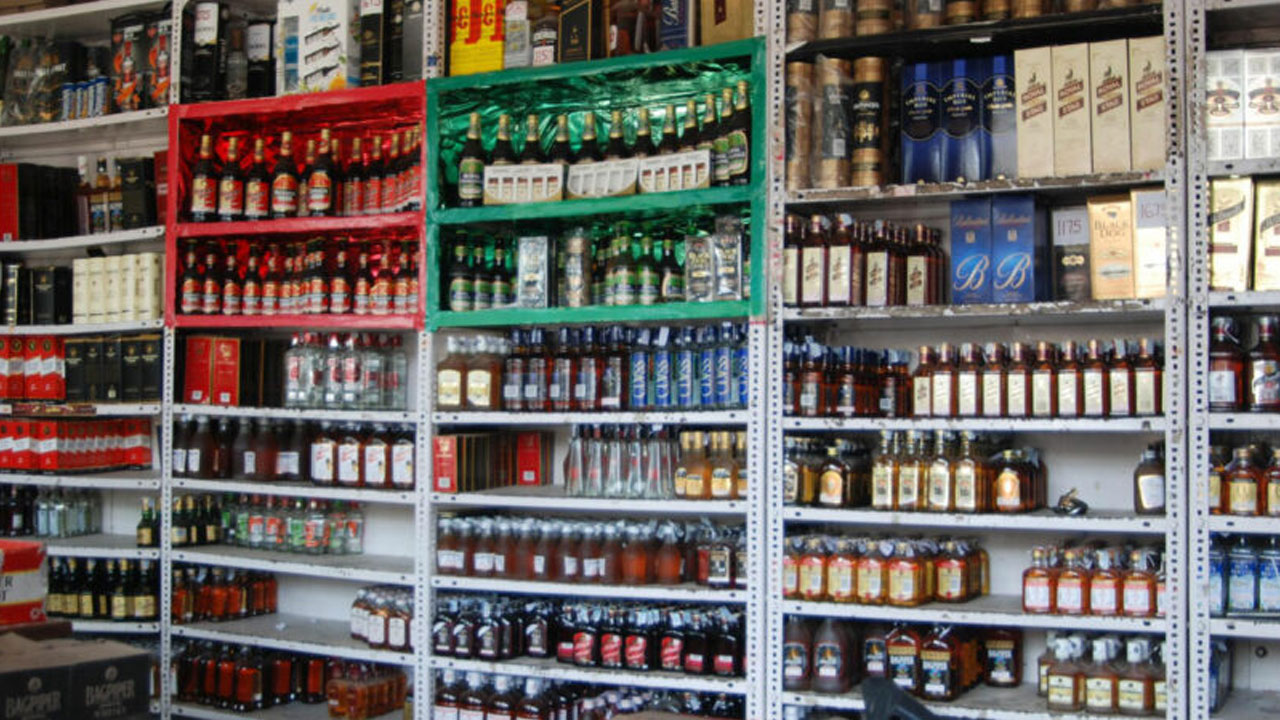 Wine Shop Applications | రాష్ట్రవ్యాప్తంగా ప్రారంభమైన మద్యం దుకాణాల దరఖాస్తులు