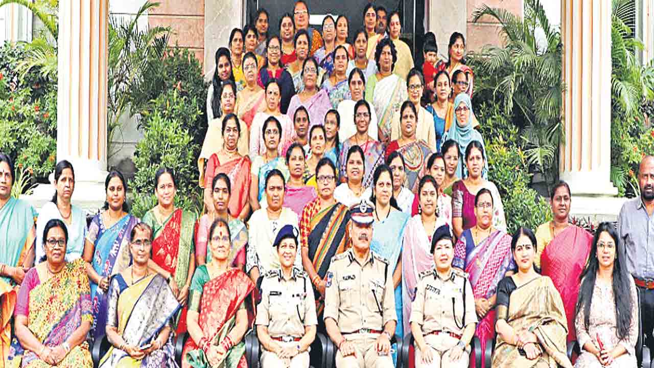 మహిళలను వేధించాలంటే వణకాలి