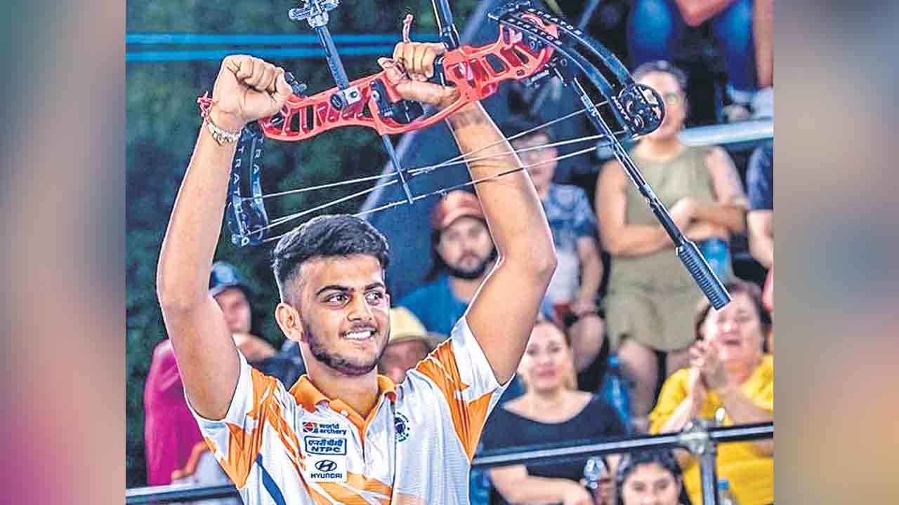 ప్రథమేశ్కు రజతం