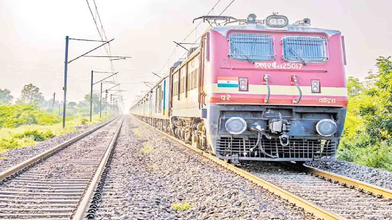 Indian Railway |  రైల్వే ప్రాజెక్టులు జీవితకాలం లేటు.. నత్తనడకన సాగుతున్న 98 ప్రాజెక్టుల పనులు