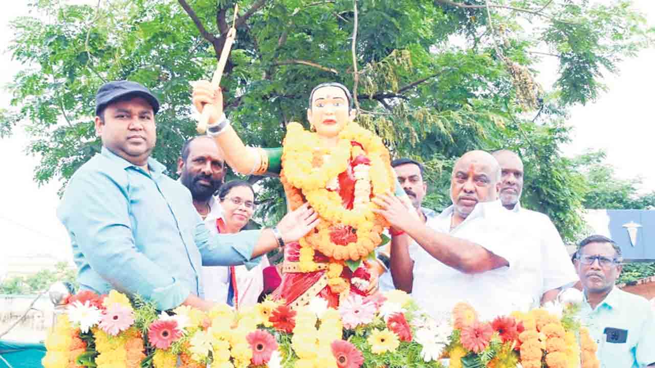 ఐలమ్మ పోరాటం స్ఫూర్తిదాయకం