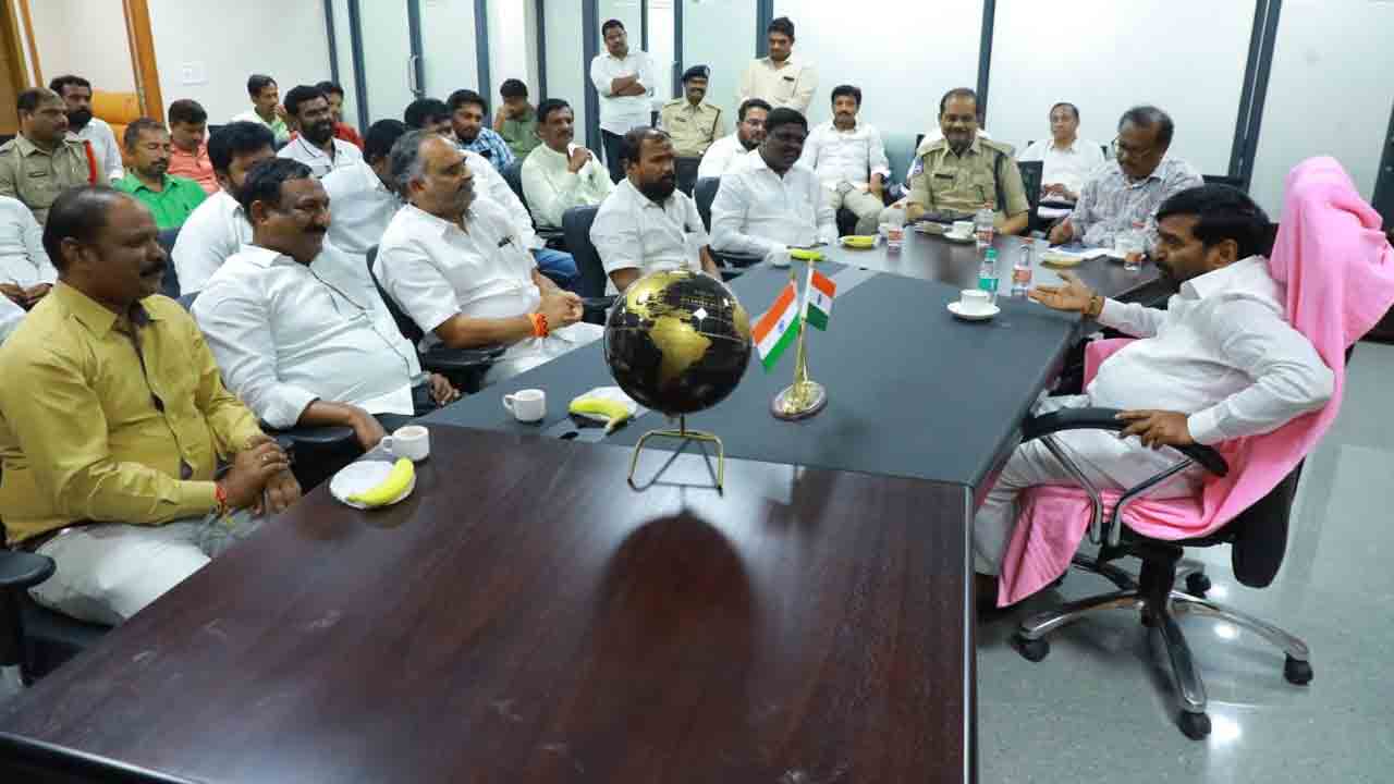 మట్టి గణపతి విగ్రహాలనే పూజిద్దాం