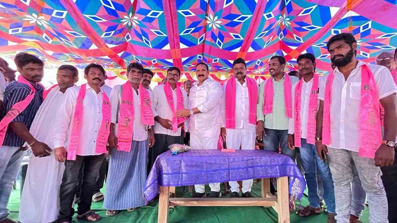 బీఆర్‌ఎస్‌లో వలసల జోరు