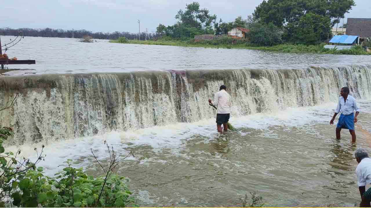 నాడు గుండె చెరువు.. నేడు ఊరందరికీ ఆదెరువు