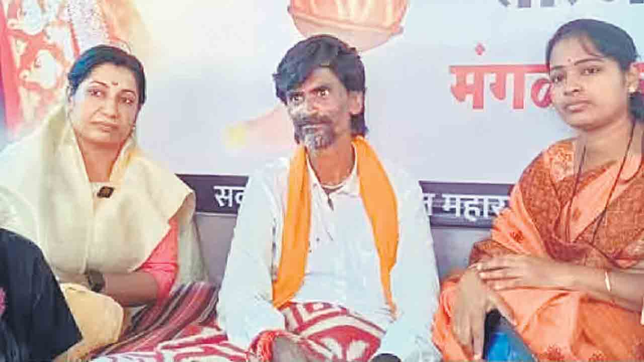 దీక్షాస్థలి వీడేది లేదు!