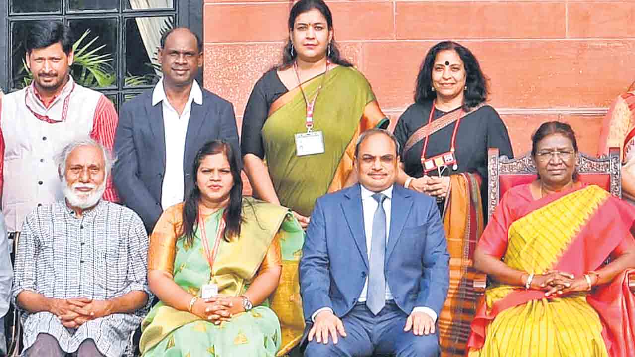 ఆద్యకళ, ఐజీఎన్‌సీఏ బాధ్యులకు రాష్ట్రపతి తేనీటి విందు