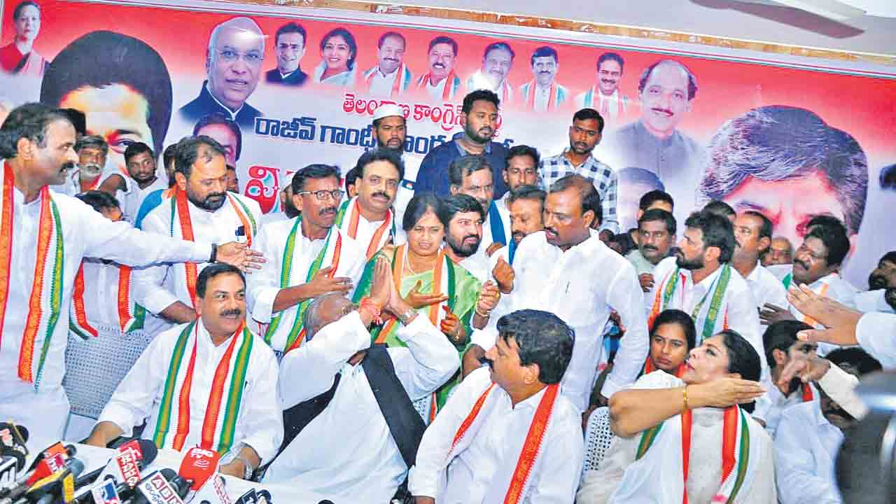 కాంగ్రెస్‌ సన్నాహక సమావేశం రసాభాస