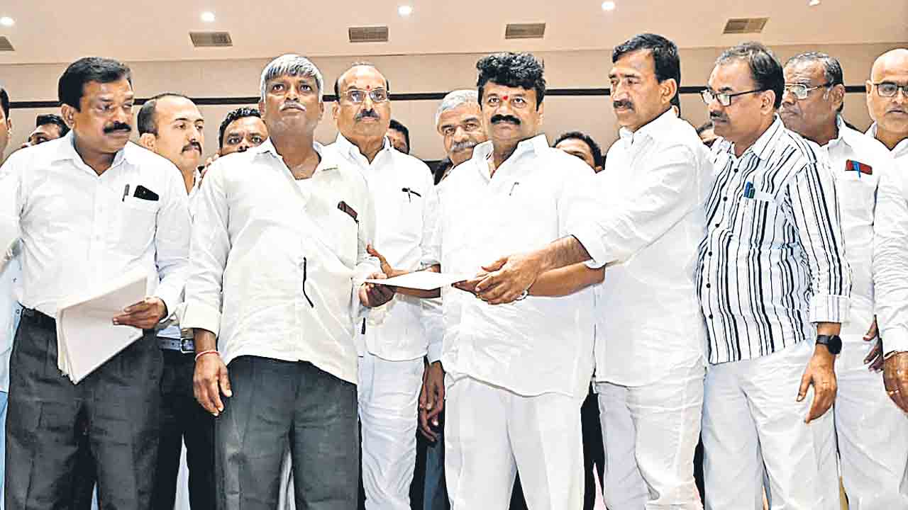 కేసీఆర్‌ పాలనలో అనేక అద్భుతాలు