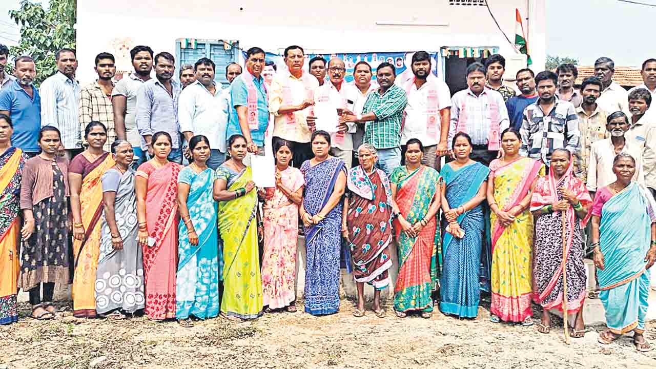 మంత్రి వేములకు కుల సంఘాల మద్దతు