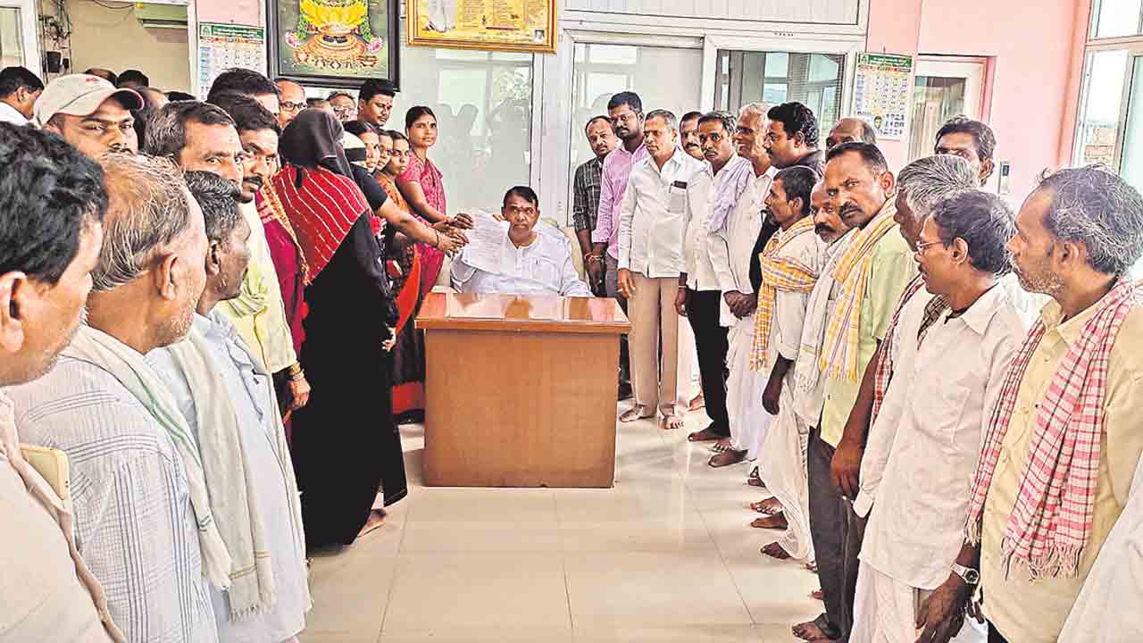 స్పీకర్‌కు ‘డబుల్‌’ లబ్ధిదారుల మద్దతు