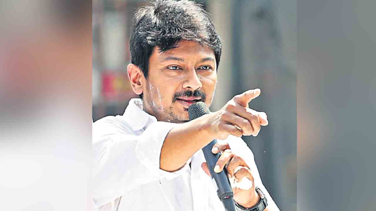 సనాతన ధర్మంపై వివాదాస్పద వ్యాఖ్యలు