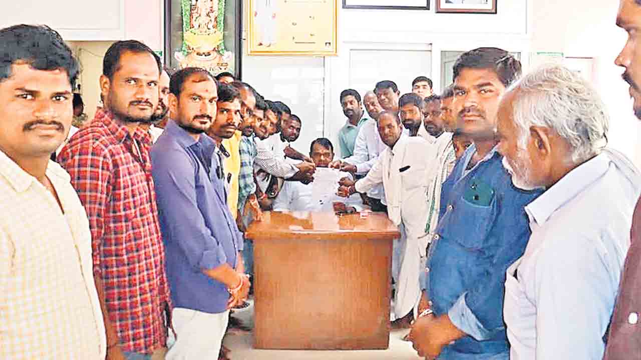 స్పీకర్‌కు జైకొట్టిన కురుమ కులస్థులు