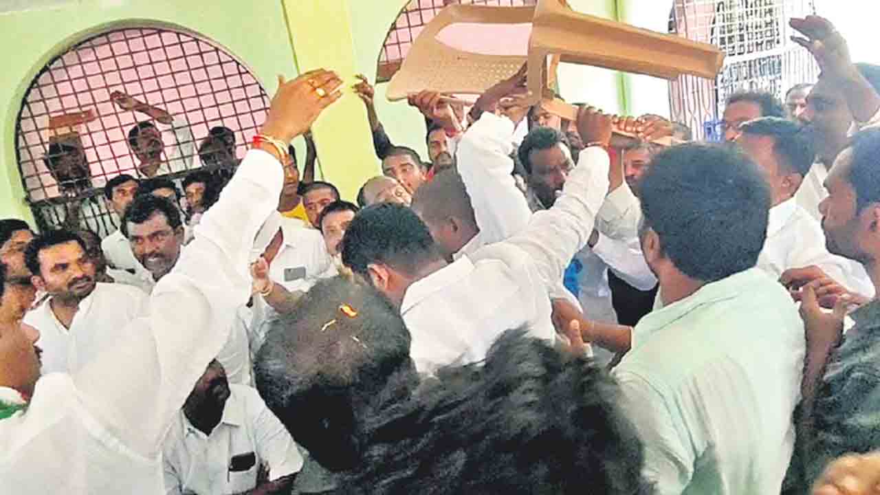 పాలకుర్తి టికెట్‌పై ఎన్నారైల ఆధిపత్య పోరు