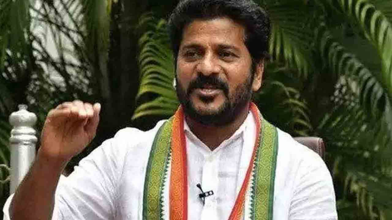 Revanth Reddy |  రేవంత్‌రెడ్డి ఏం మాట్లాడుతున్నాడో తనకైనా అర్థమవుతుందా?