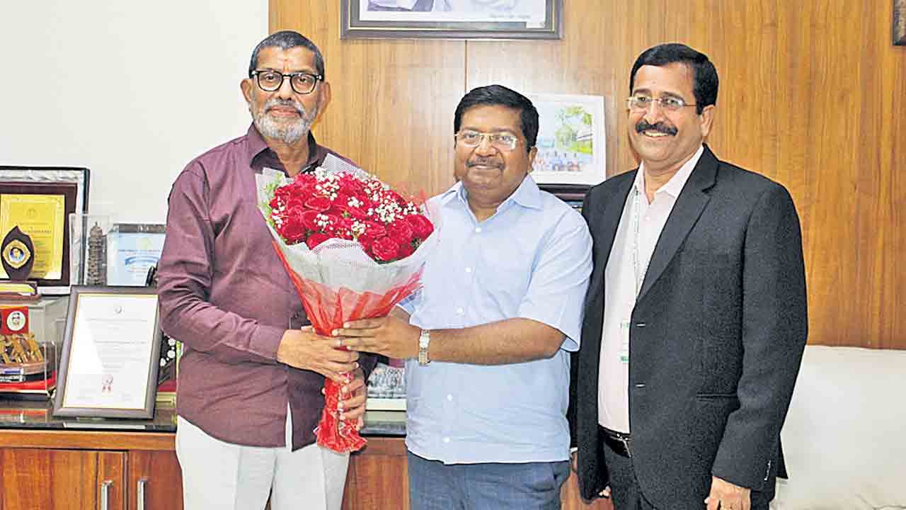 టెస్కాబ్‌ను సందర్శించిన ఒడిశా మంత్రి