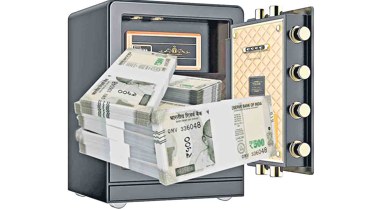 Money | అసలు ఇంట్లో ఎంత డబ్బు ఉంచుకోవచ్చు? ఐటీ చట్టాలు ఏం చెప్తున్నాయి?