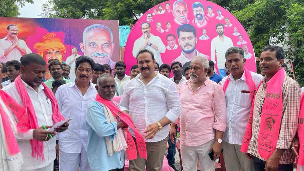 బీఆర్‌ఎస్‌లో వలసల జోరు