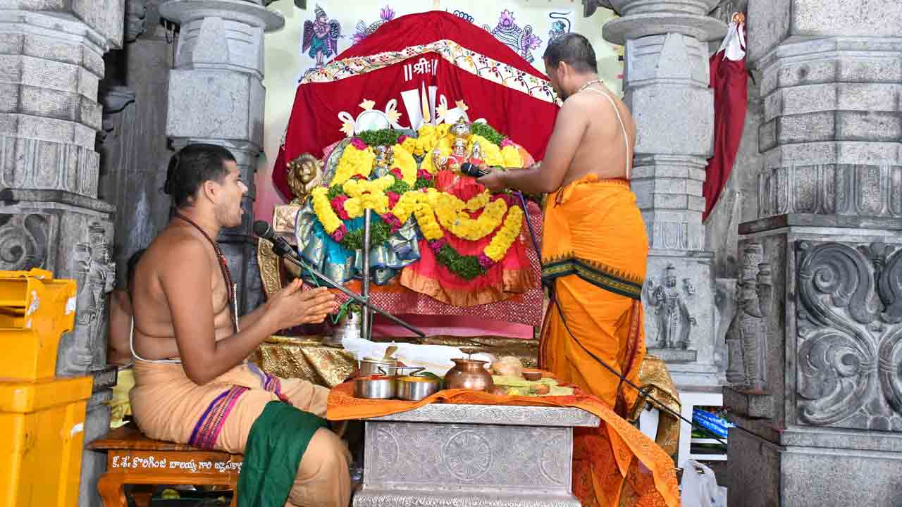 గుట్టలో వైభవంగా సుదర్శన నారసింహ హోమం