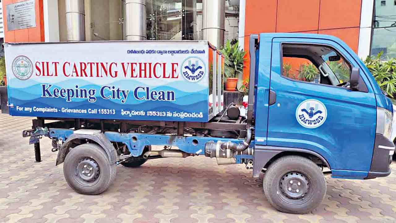 దళితబంధులో స్వచ్ఛ వాహనాలు