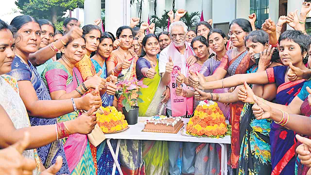 మినీ అంగన్‌వాడీల సంబురాలు