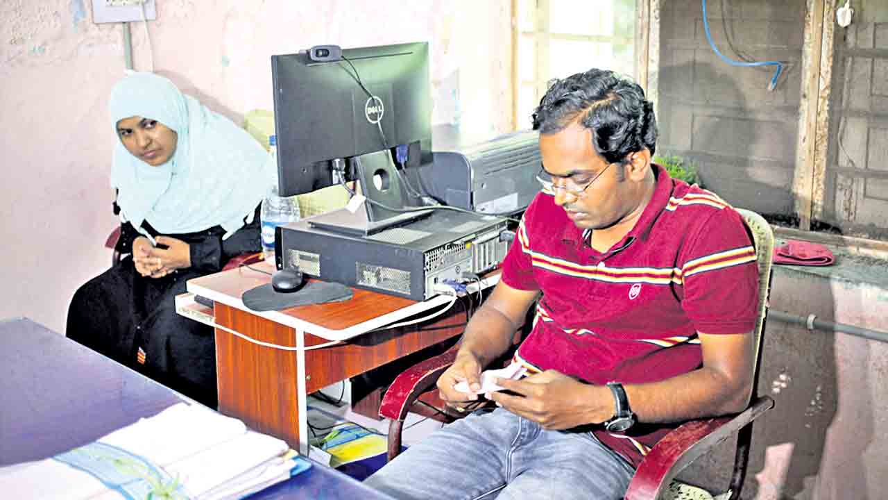 ఏసీబీకి చిక్కిన తహసీల్దార్‌, ఆర్‌ఐ