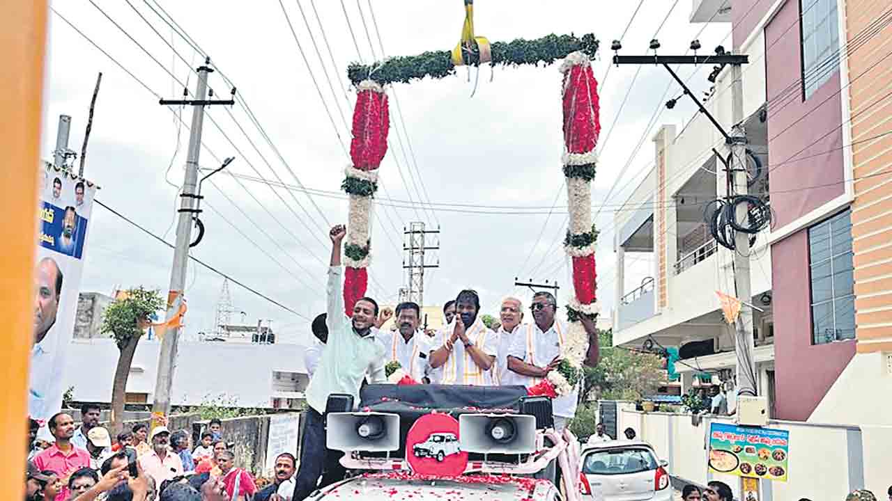 ఇంటింటికీ సంక్షేమం కేసీఆర్‌ ఘనతే