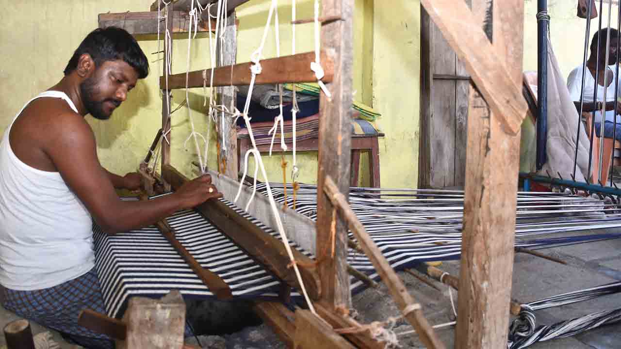 కొండంత అండ‌.. చేనేత మిత్ర‌