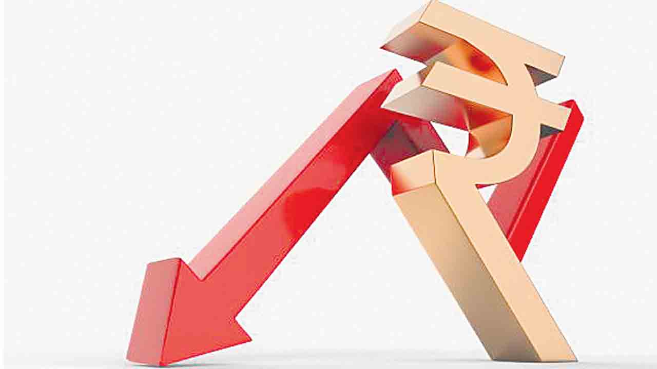 ఆగని రూపాయి పతనం