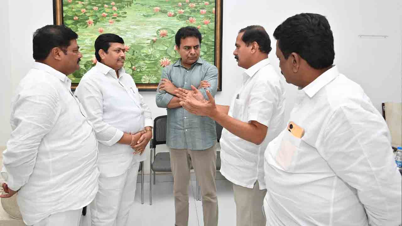 మంత్రి కేటీఆర్‌ను కలిసిన ఈగ మల్లేశం