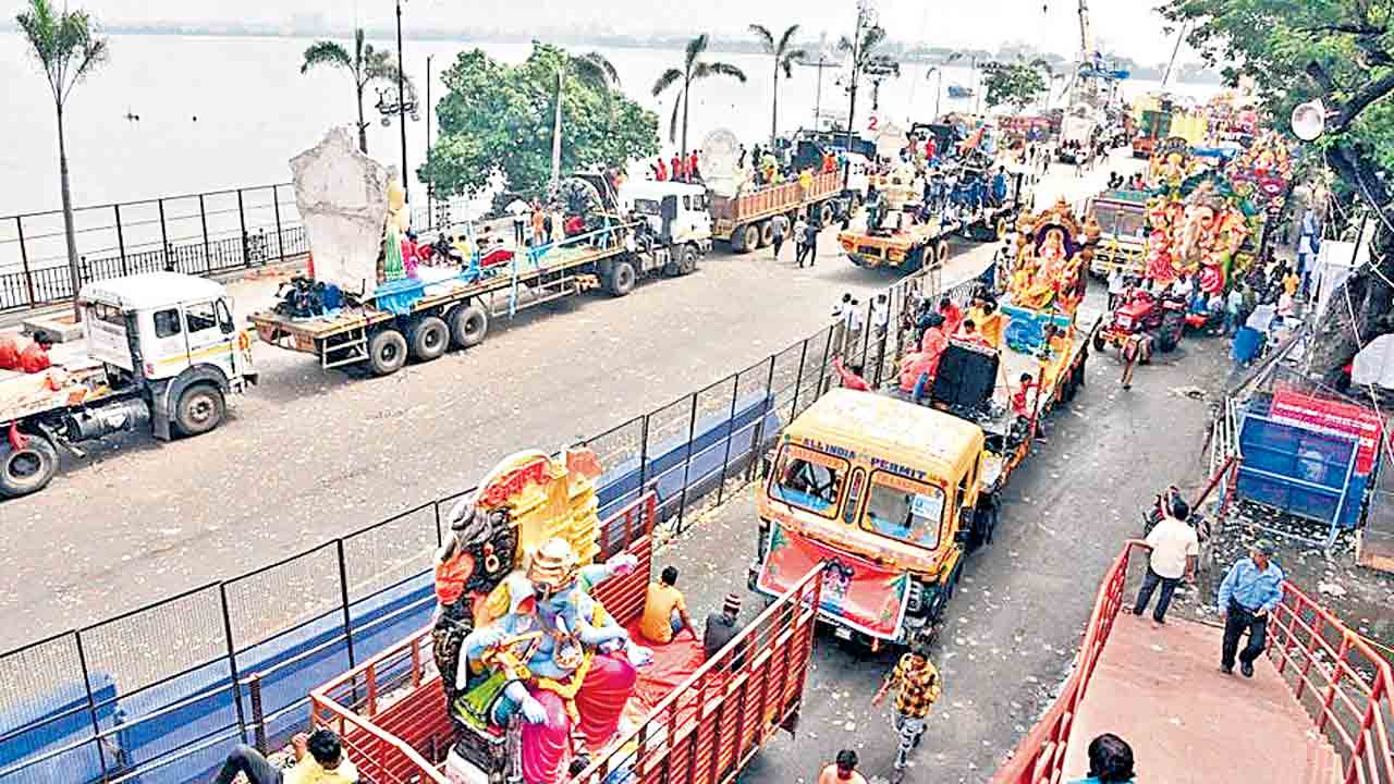 ప్రశాంతంగా గణేశ్‌ నిమజ్జనాలు