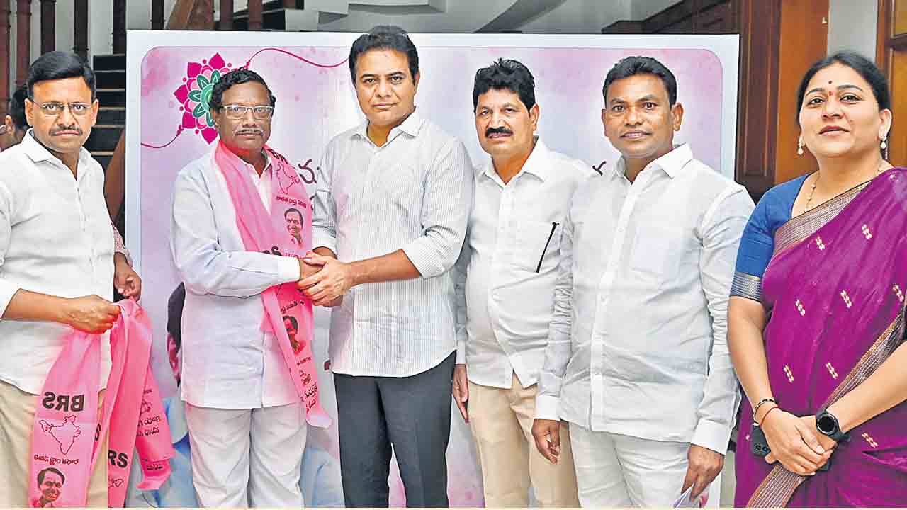 భద్రాద్రి జిల్లాలో కాంగ్రెస్‌ ఖాళీ