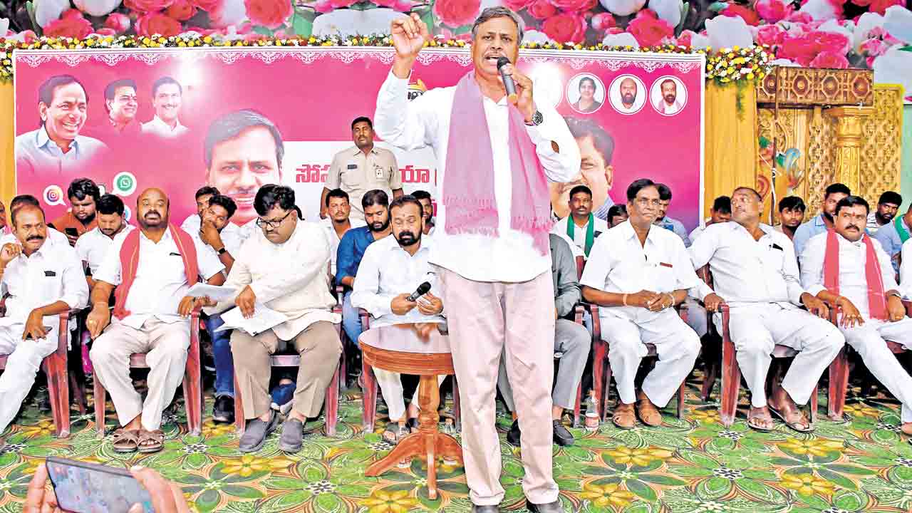 సైనికుల్లా సోషల్‌ మీడియా వారియర్లు