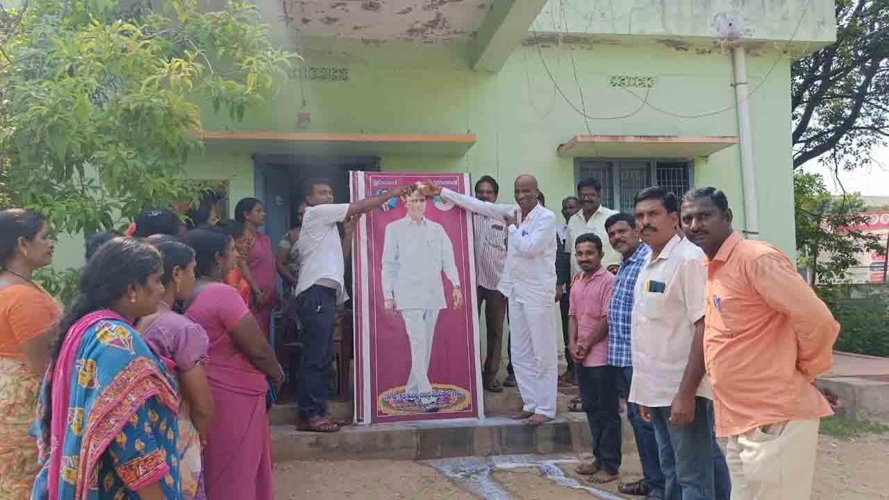 వీవోఏలకు అదనపు గౌరవం